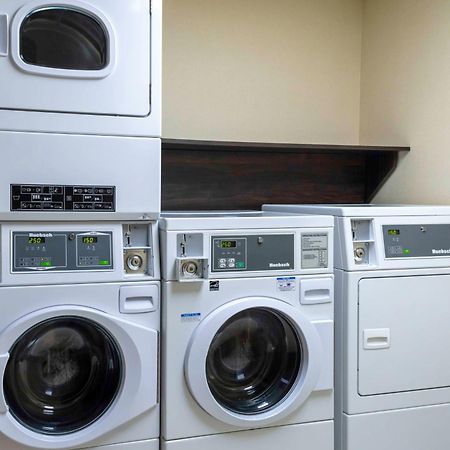 Hampton Inn Коньєрс Екстер'єр фото