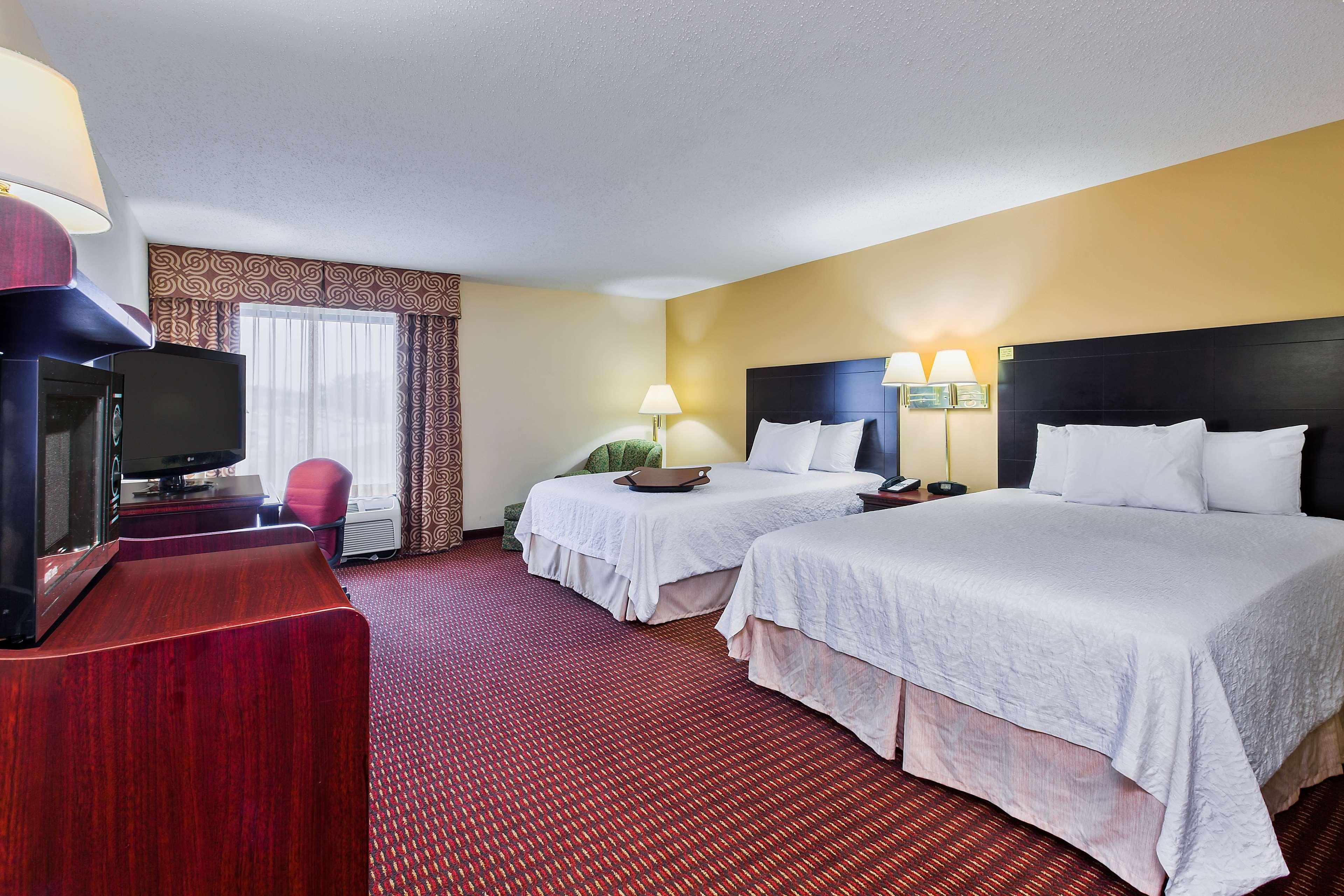 Hampton Inn Коньєрс Екстер'єр фото