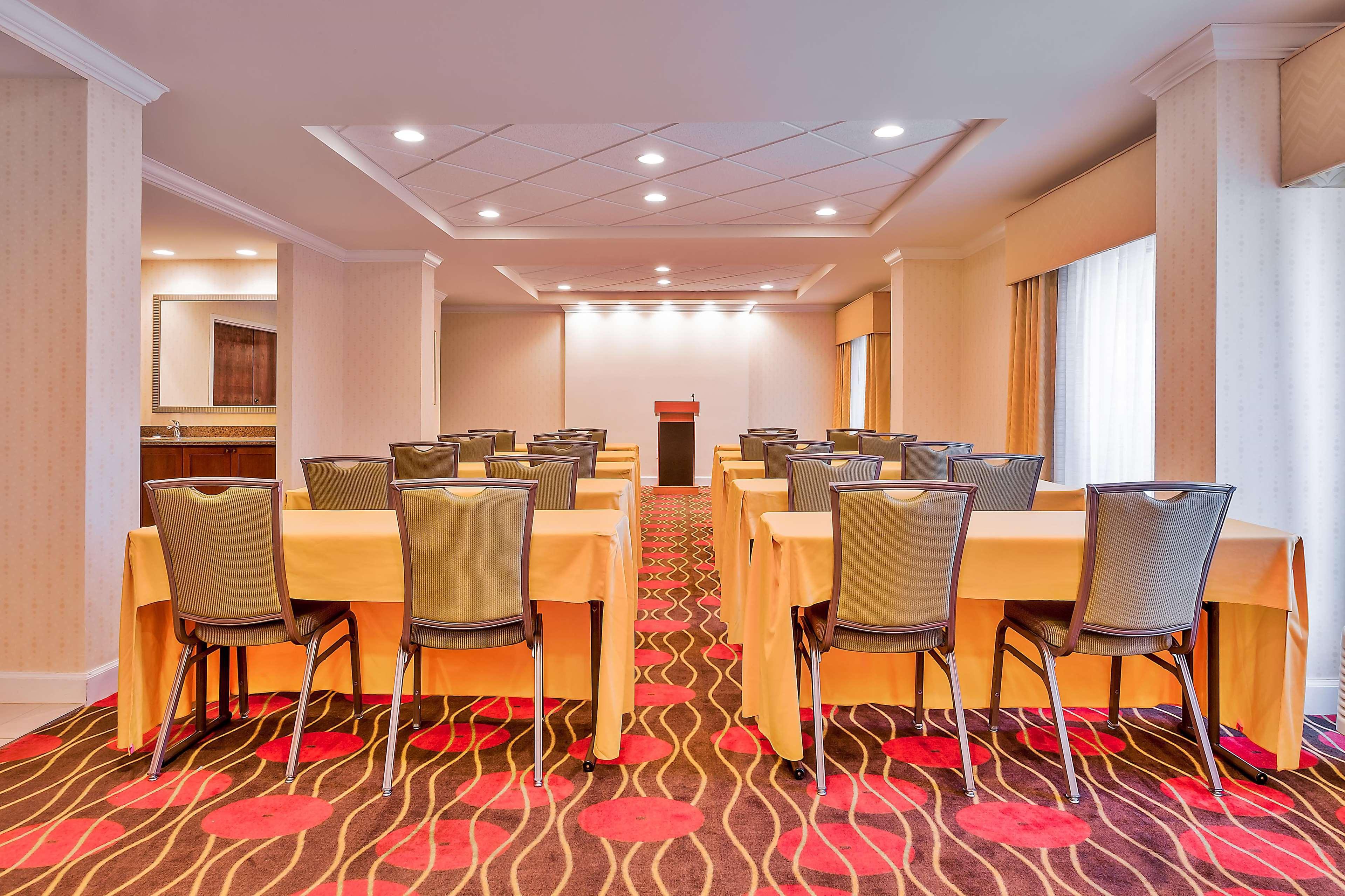 Hampton Inn Коньєрс Екстер'єр фото