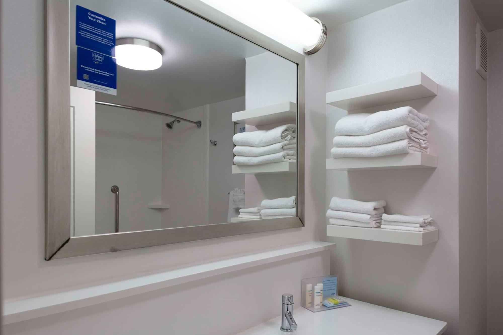Hampton Inn Коньєрс Екстер'єр фото