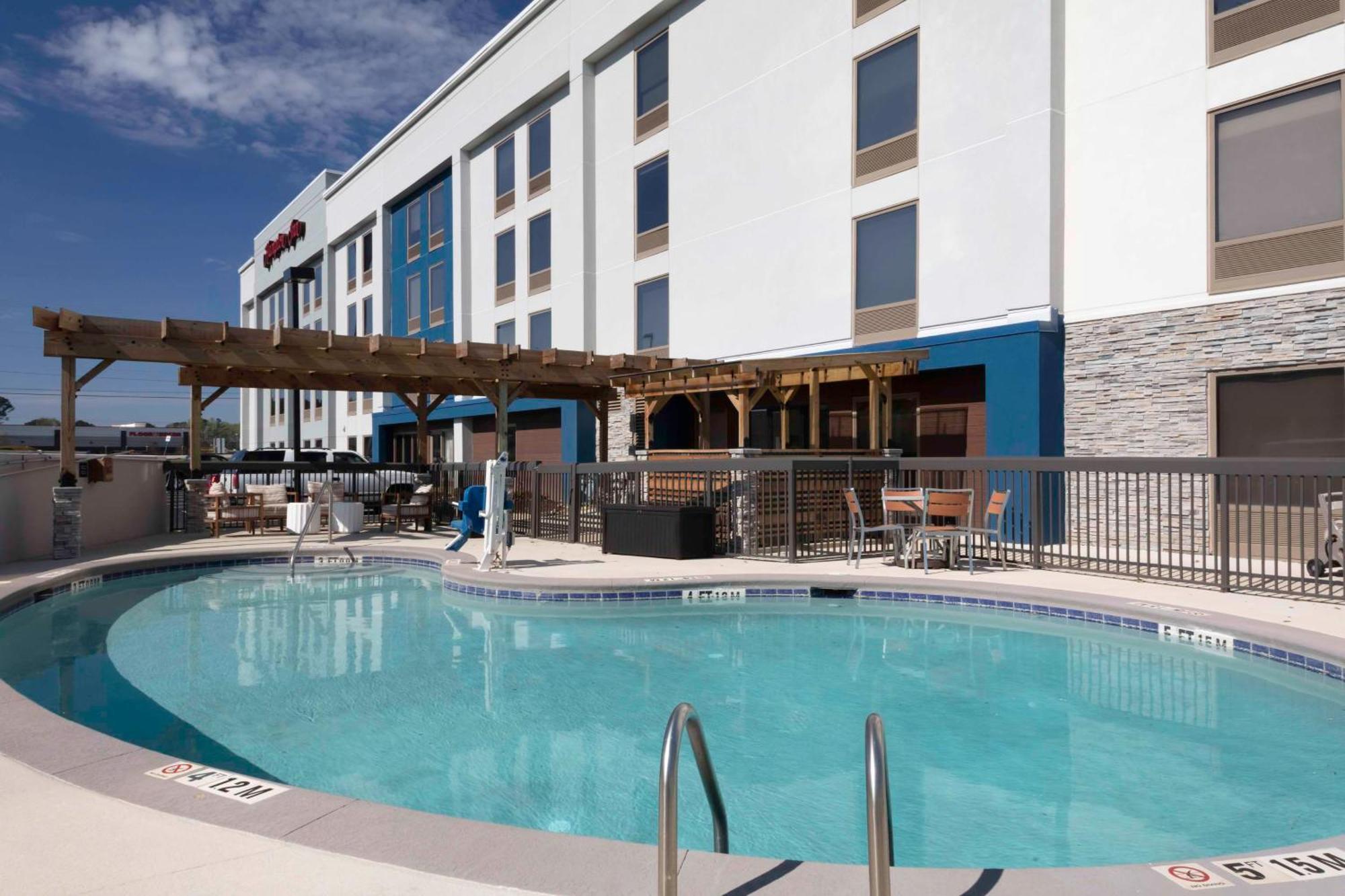 Hampton Inn Коньєрс Екстер'єр фото