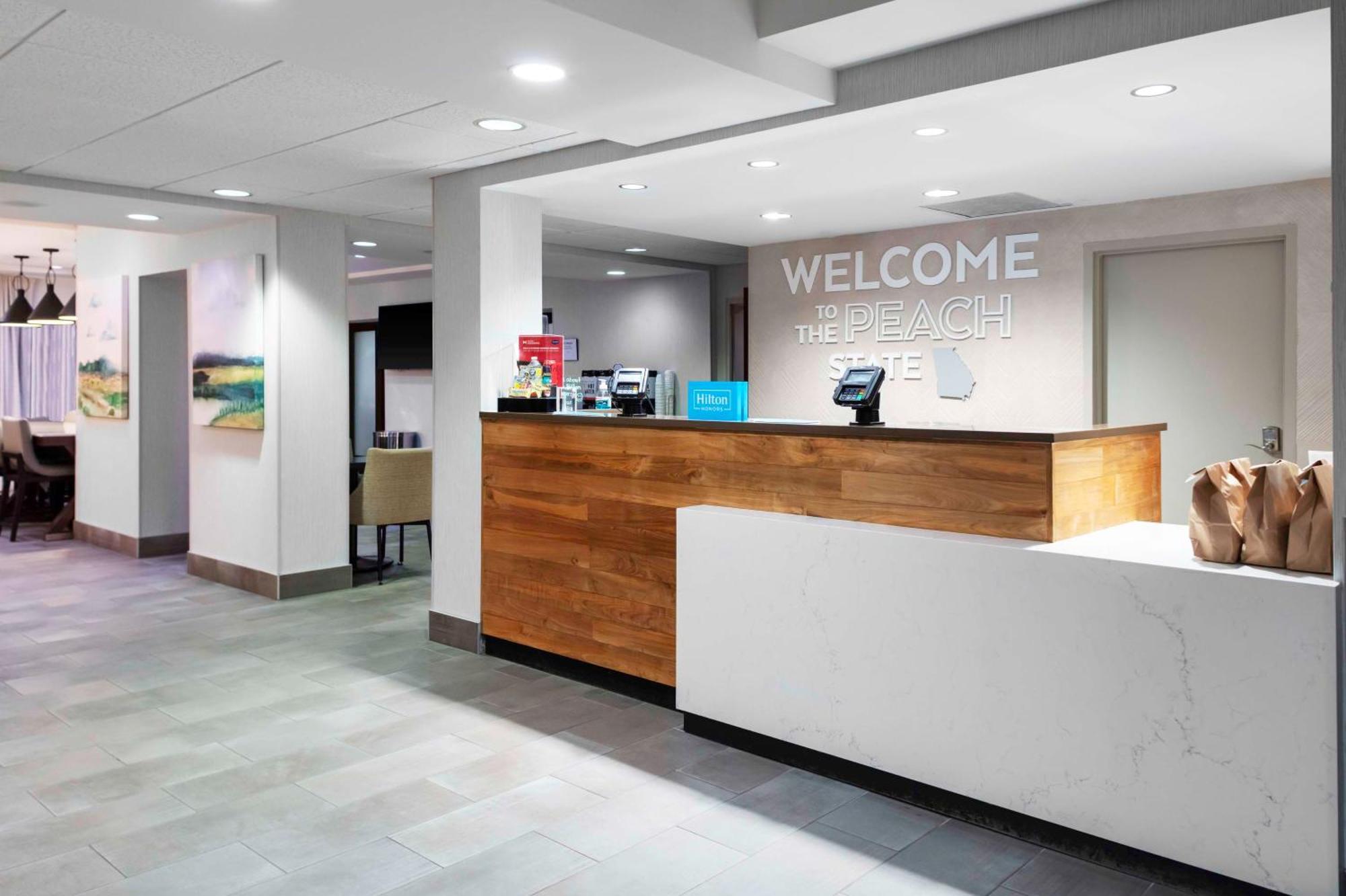 Hampton Inn Коньєрс Екстер'єр фото