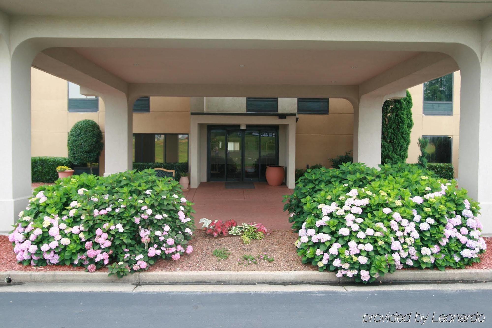 Hampton Inn Коньєрс Екстер'єр фото
