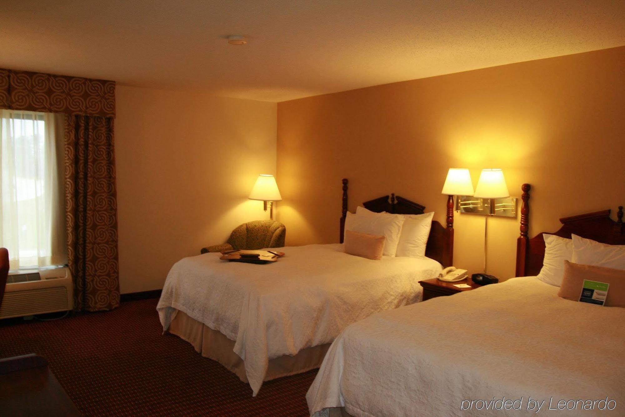 Hampton Inn Коньєрс Екстер'єр фото